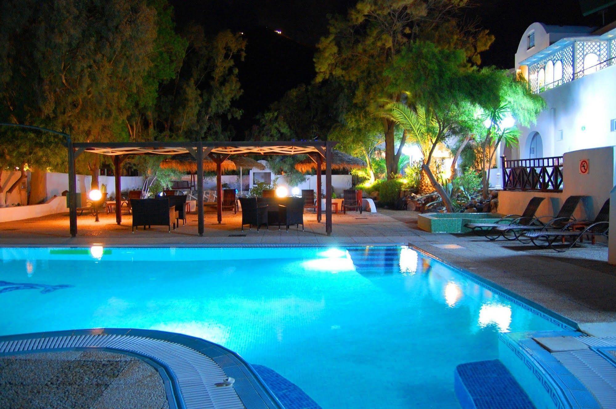 Drossos Perissa (Santorini)