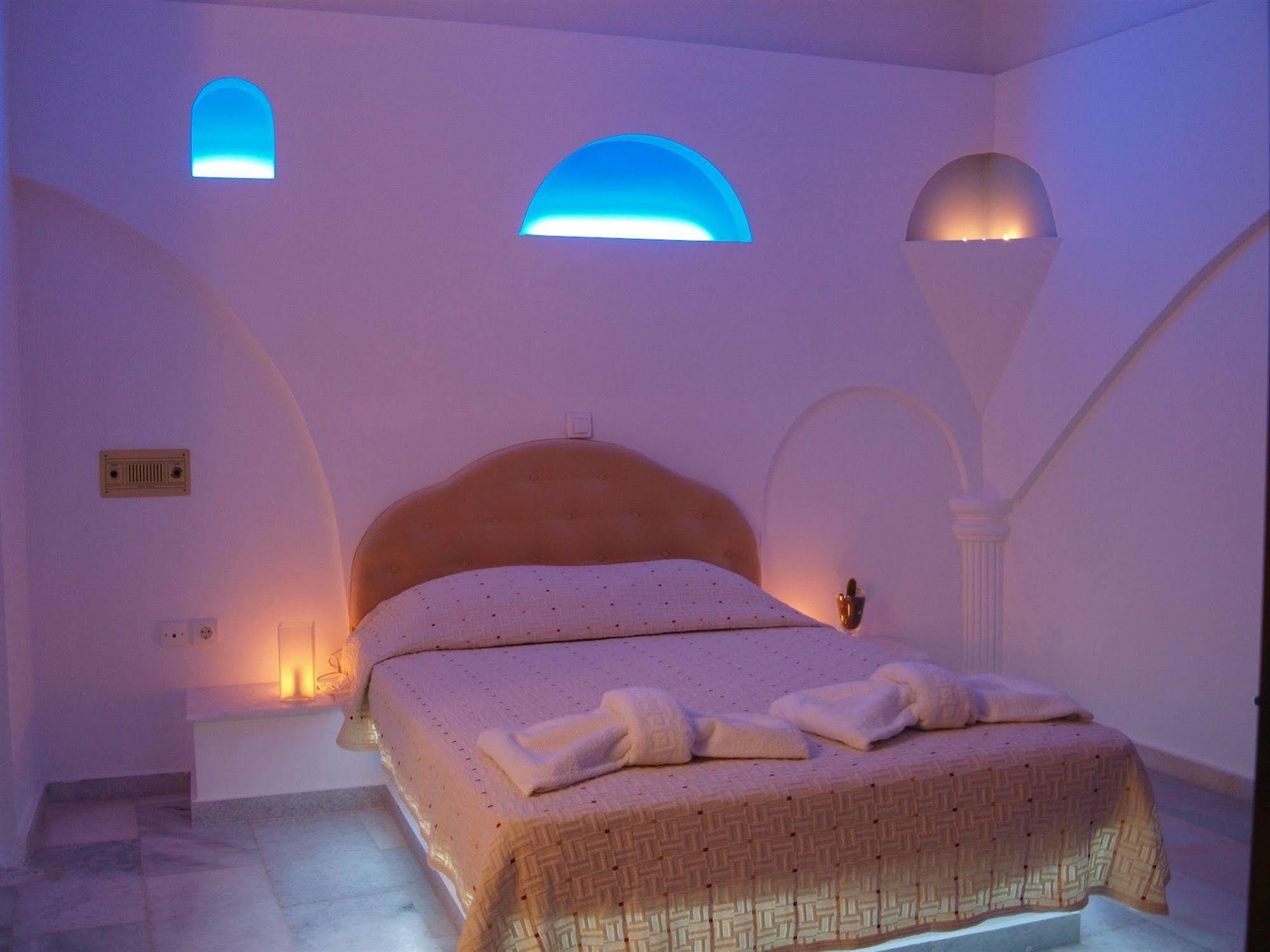 Drossos Hotel Perissa (Santorini)