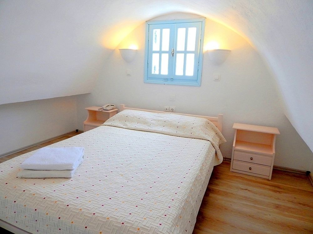Drossos 4* Perissa (Santorini)